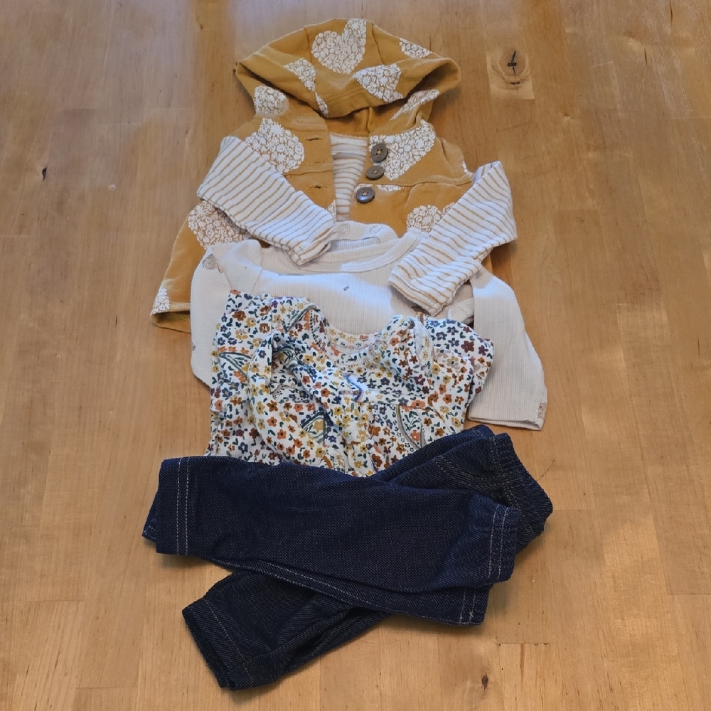 Carter's Newborn Outfits Lot